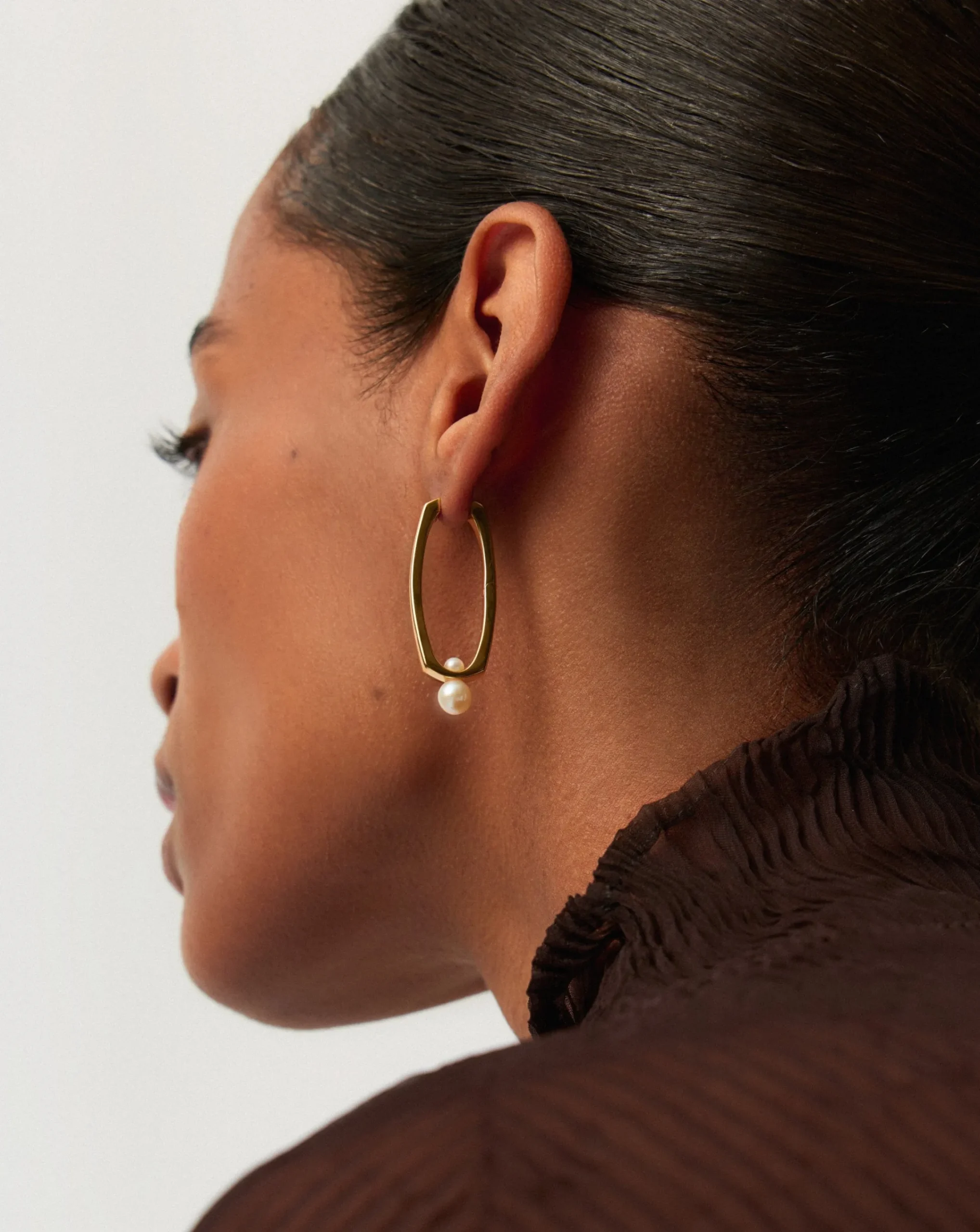 Button Pearl Ovate Hoop Earrings