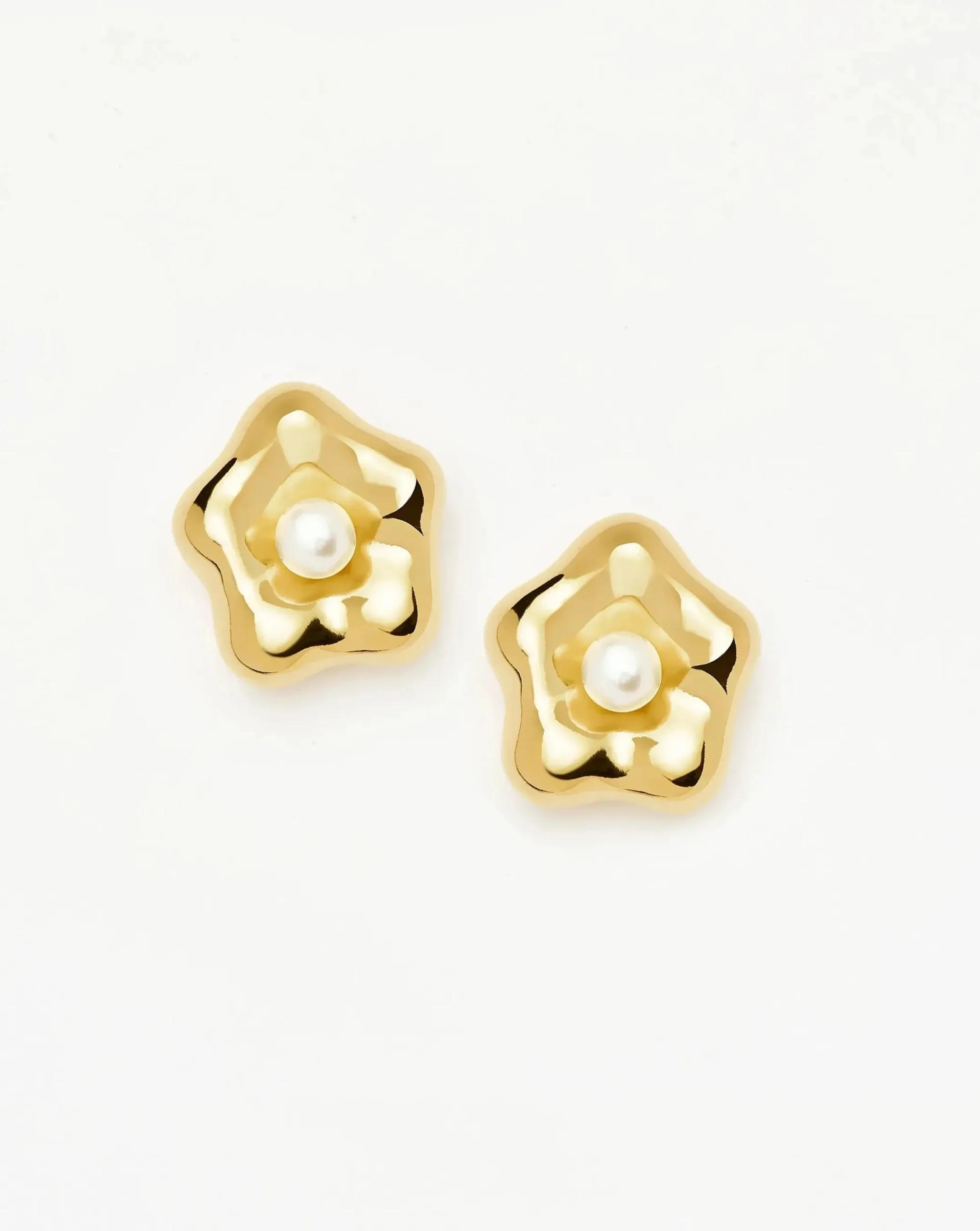Eny Puffy Daisy Oversized Stud Earrings