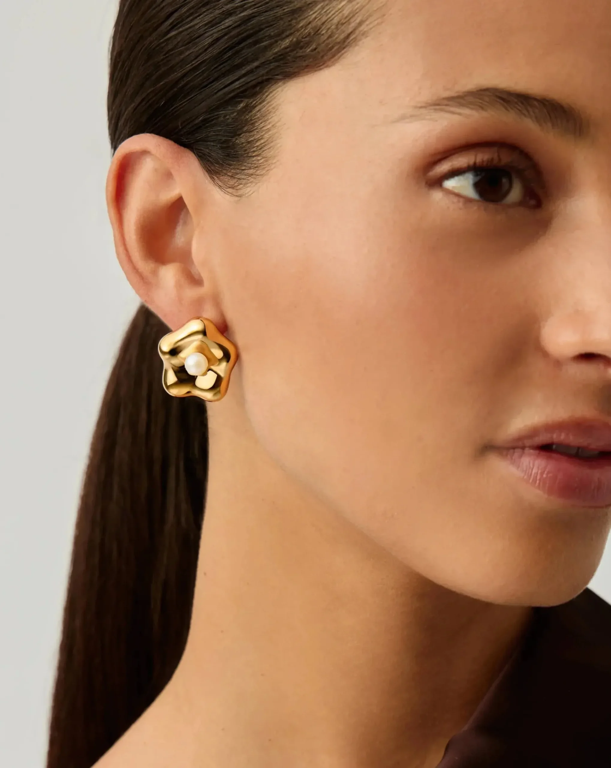 Eny Puffy Daisy Oversized Stud Earrings