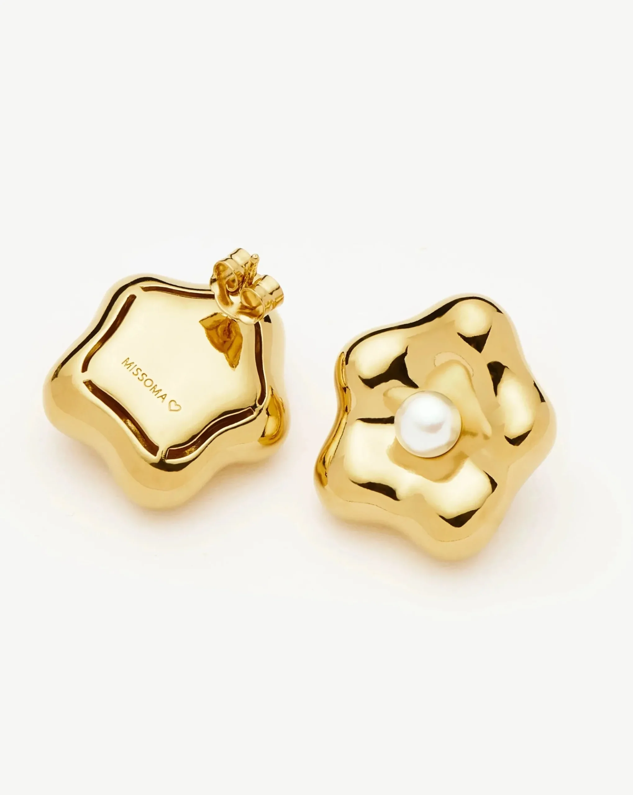 Eny Puffy Daisy Oversized Stud Earrings