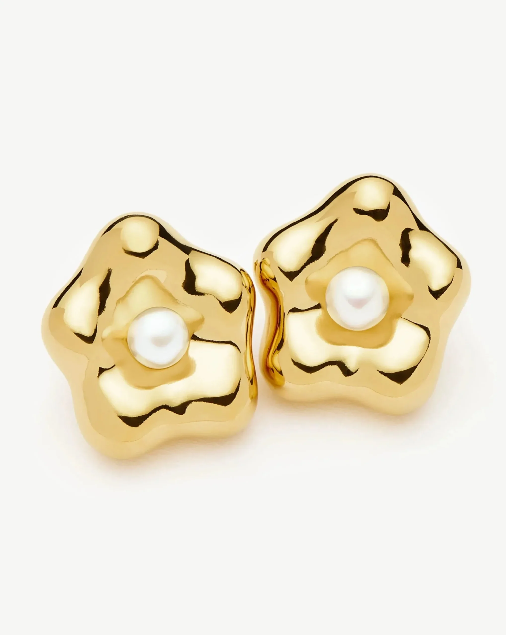 Eny Puffy Daisy Oversized Stud Earrings