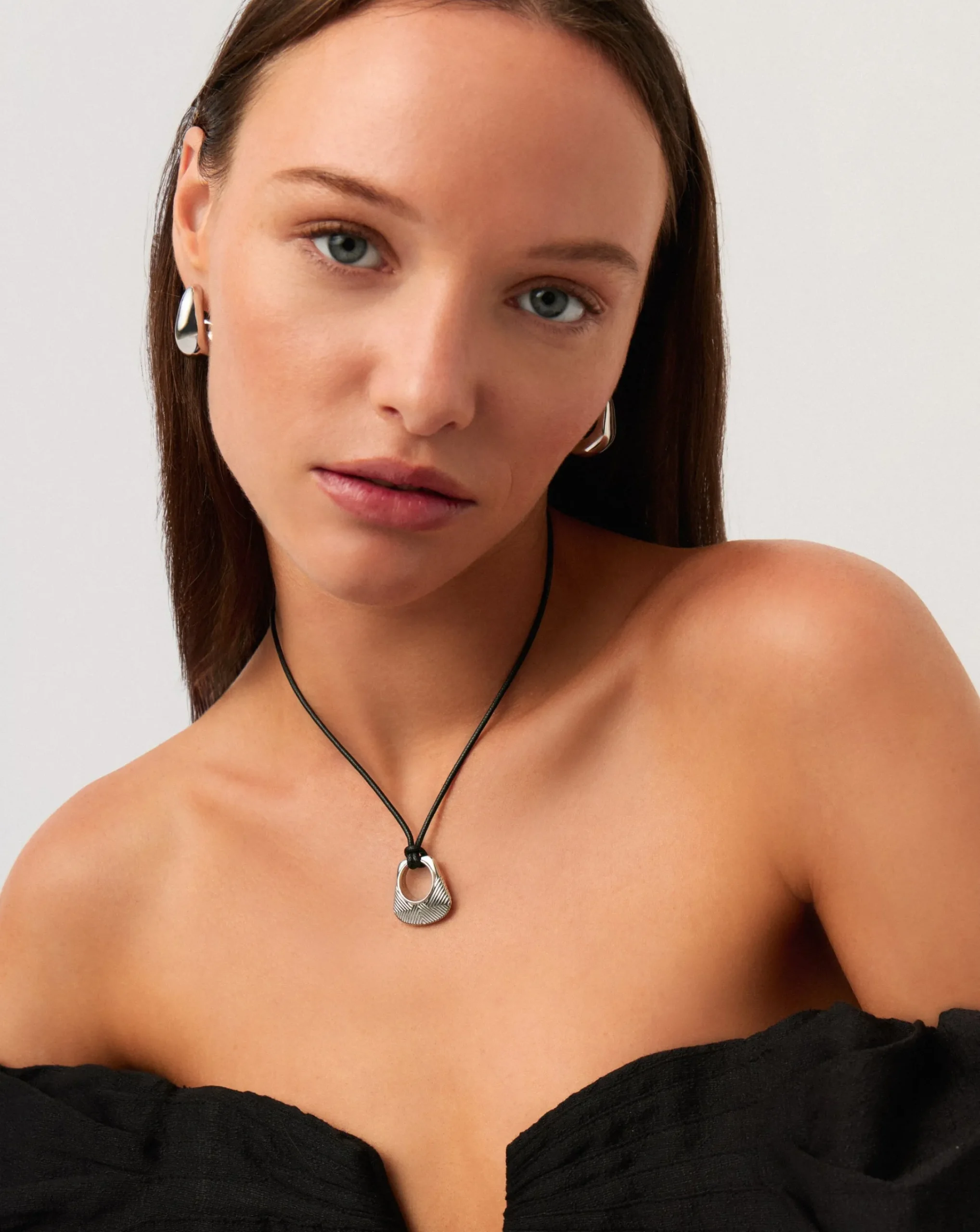Hera Ridge Pendant Cord Necklace