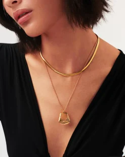 Hera Ridge Pendant Necklace