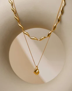 Savi Ridge Droplet Pendant Necklace