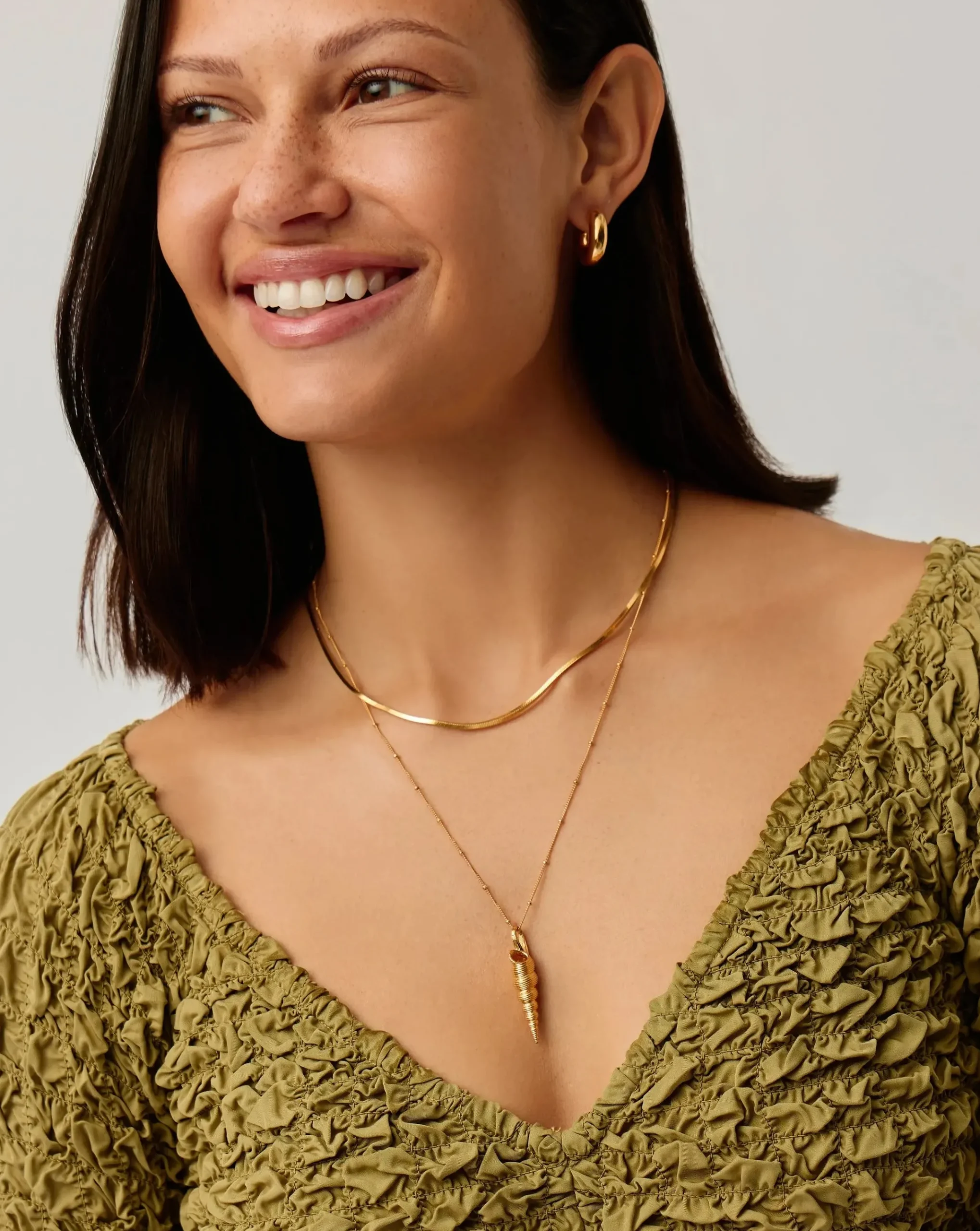 Shell Ridge Pendant Necklace