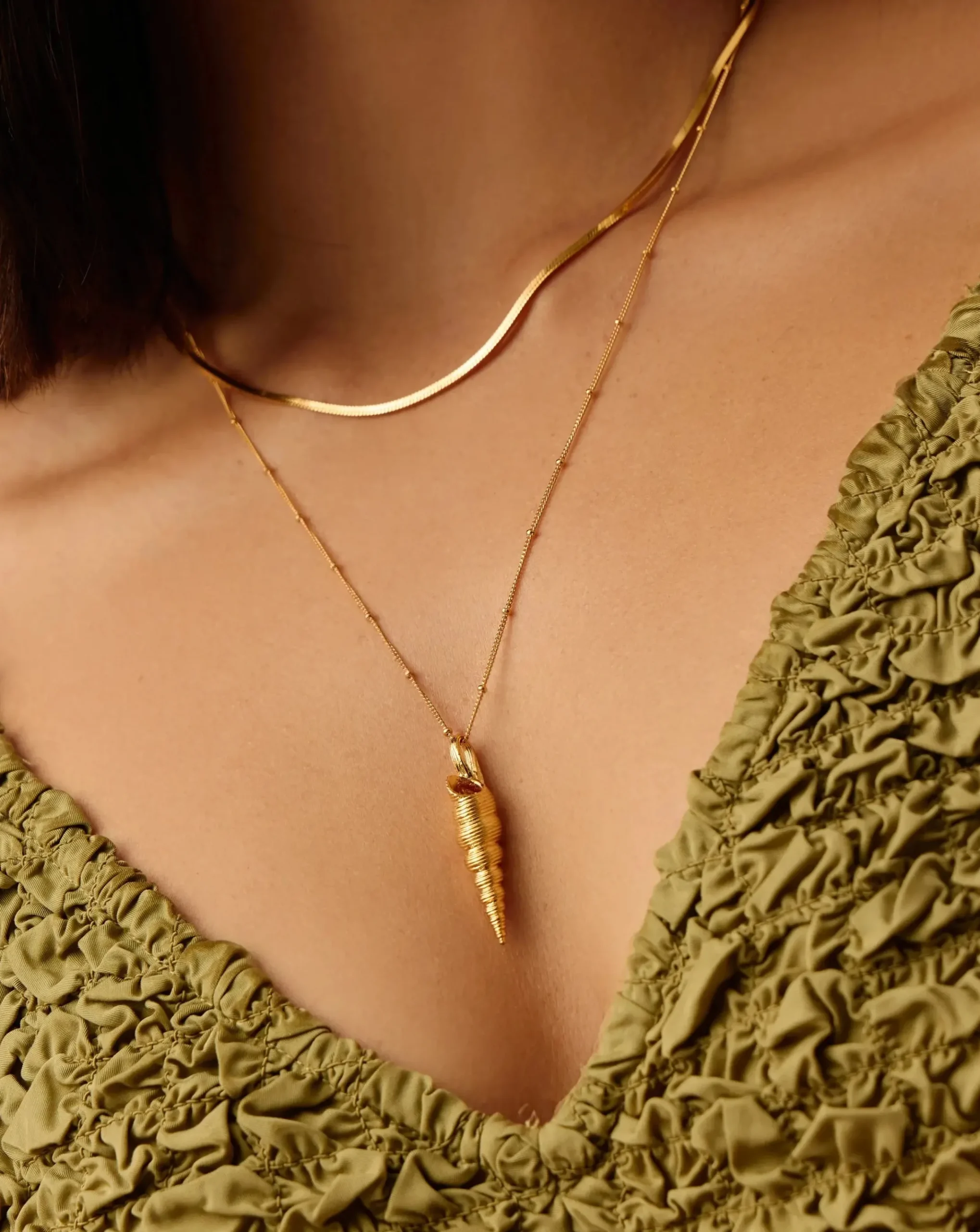 Shell Ridge Pendant Necklace