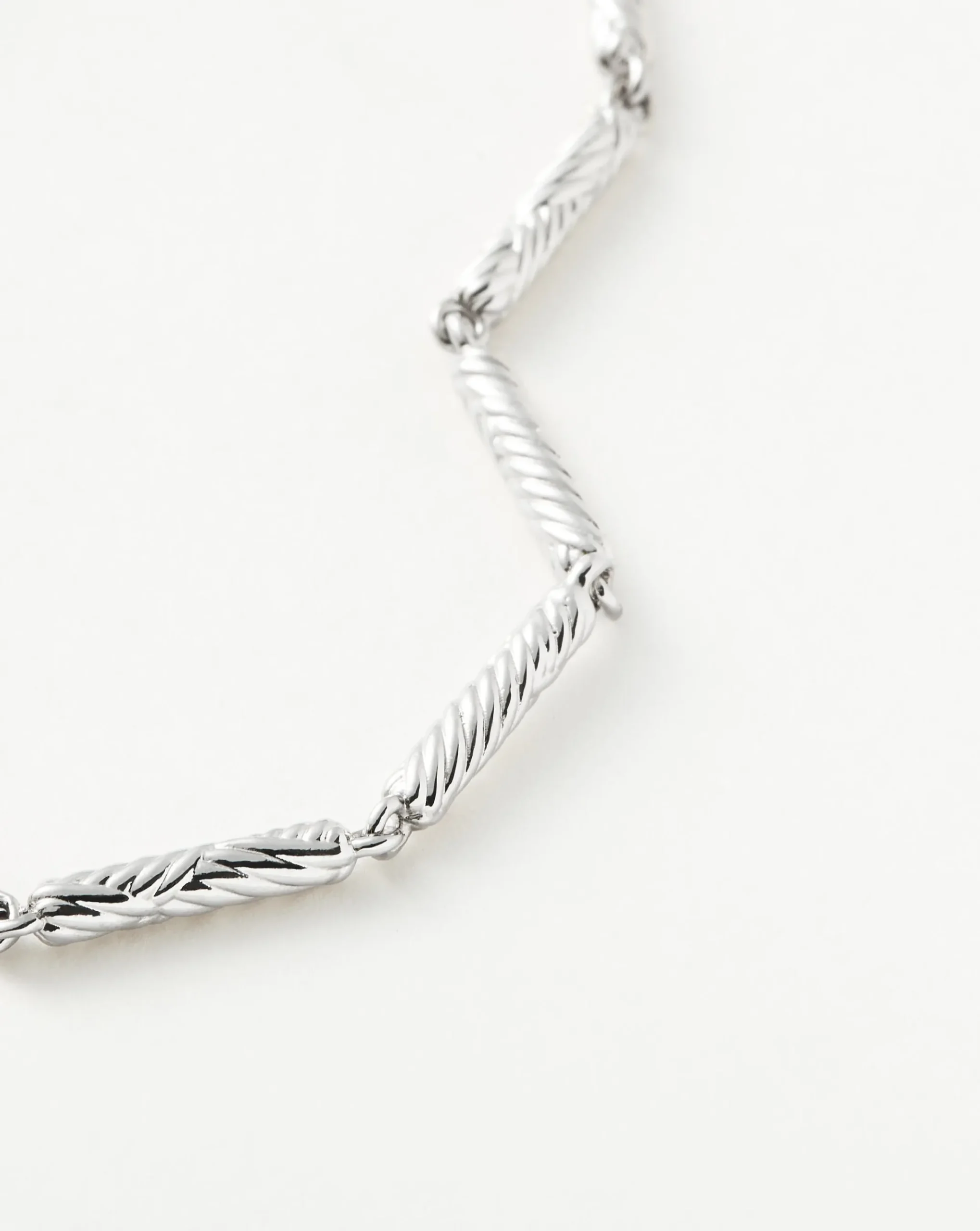 Wavy Ridge Chain Bracelet