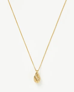 Wavy Ridge Droplet Pendant Necklace