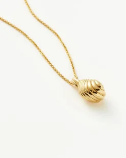 Wavy Ridge Droplet Pendant Necklace